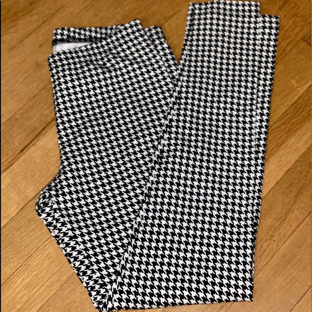 Black and White Old Navy Pant Length Leggings